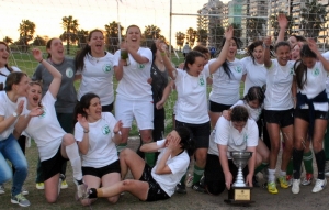 Equipo de fútbol 11 femenino de Psicología, campeón de 2015. Foto: Bienestar Universitario.