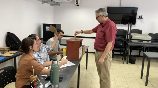  Elecciones Universitarias 2023-Voto del rector Arim. Foto: Richard Paiva-UCUR. 