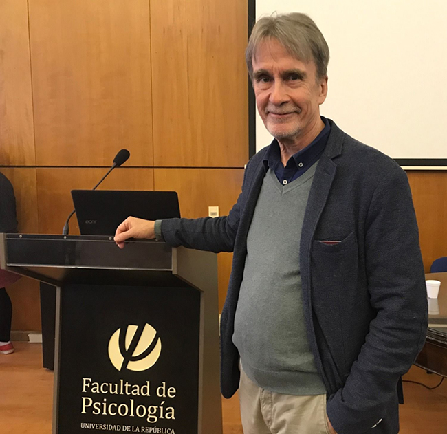 Ana Matyszczyk. El profesor Jacob Seikkula en la conferencia sobre la terapia Diálogo Abierto en la facultad de Psicología