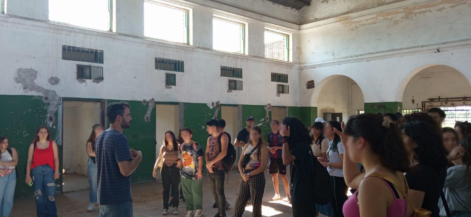 Guías comunitarias. Consolidación y activación del programa de visitas guiadas del Sitio de Memoria La Tablada