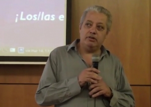 Fotografía del Prof. Luis Leopold durante la actividad