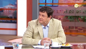 Fotografía del docente Jorge Bafico durante la entrevista
