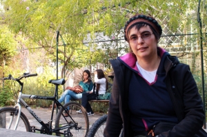 Fotografía de la docente Mónica Lladó durante la entrevista