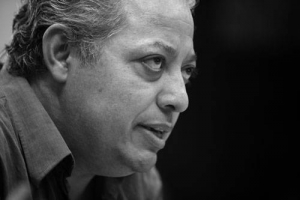 Fotografía del Prof. Luis Leopold durante la entevista