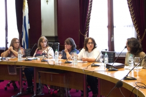 Apertura de las mesas de diálogo en el Mes de la Mujer. Foto Portal Udelar. 
