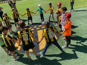   Actividad de la Comisión Social de Peñarol en el estadio Campeón del Siglo.  Foto: Difusión
