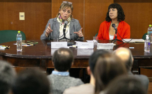   Alejandra López y Manuela Costa en la Facultad de Psicología.  Foto: Ernesto Ryan