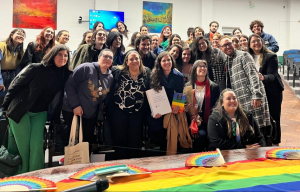 El servicio de atención psicológica para población LGBT+ CRAm celebró su primera década"