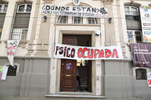 Ocupan tres facultades en reclamo de más presupuesto; sindicato de docentes pide incrementar la movilización