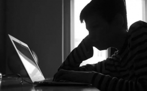 "Los riesgos de la adolescencia digital"