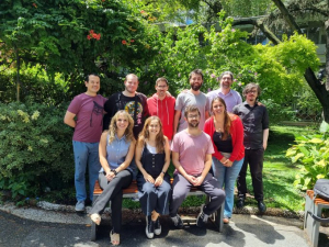 Victoria Gradin junto a integrantes del equipo de investigación en Neurociencia Cognitiva y Salud Mental