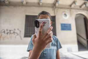 "Hola, Mindi: una mensajería de Whatsapp que involucra a los padres en el desarrollo cognitivo de sus hijos"