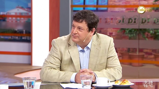 Fotografía del docente Jorge Bafico durante la entrevista