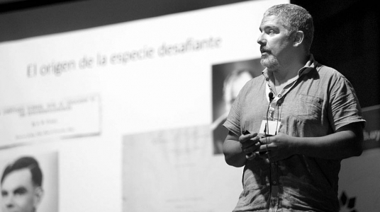 Juan Valle Lisboa, de la Facultad de Psicología, durante la conferencia “Educación para la industria del futuro”, ayer, en el Laboratorio Tecnológico del Uruguay. Foto: Andrés Cuenca