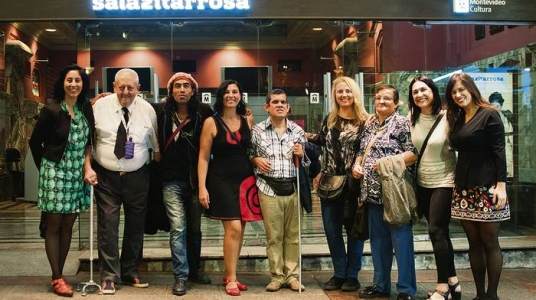 Participantes del documental Locura al aire, en la sala Zitarrosa, el día del preestreno. Foto: Juan Manuel Ramos