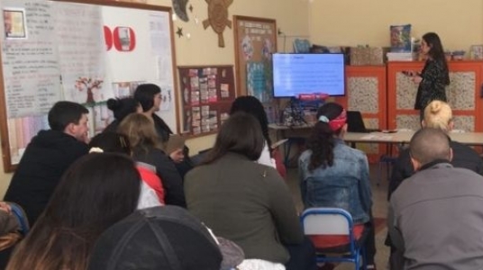 Foto:  Intervención con padres en talleres.