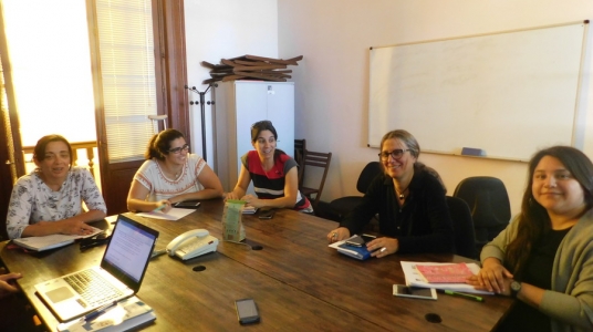 Red temática de discapacidad: Mariángeles Caneiro (UAE-FHCE), Leticia Lorier (FIC), Serrana Martínez (Asistente académico Facultad de Química), Carina Santiviago (Progresa) y Gabriela Bello (Progresa). Foto: Rosana Porteiro - UCUR.