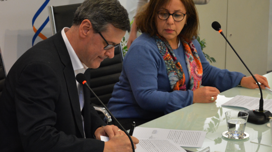 Fotografía tomada durante la firma del acuerdo