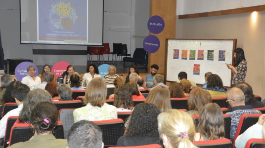 Foto de la apertura del Primer Encuentro Nacional de Cooperación Social y Economía Solidaria en Uruguay en Facultad de Psicología