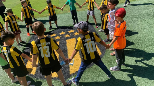   Actividad de la Comisión Social de Peñarol en el estadio Campeón del Siglo.  Foto: Difusión
