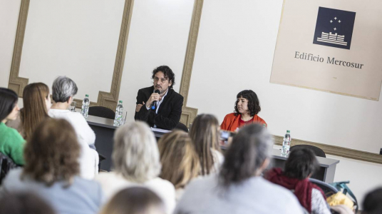 Pablo López y Manuela Costa, el 15 de setiembre, durante la presentación del informe “Explotación sexual comercial de niños, niñas y adolescentes y entornos digitales: aportes de la investigación internacional para construir un estado de situación nacional”.  Foto: Ernesto Ryan