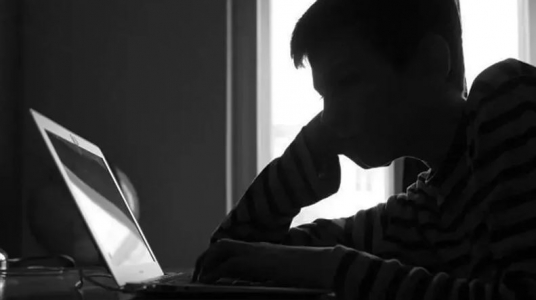 "Los riesgos de la adolescencia digital"