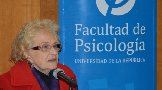 Fotografía de Ida Holz durante la actividad