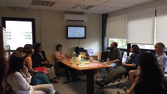 "Ciclo de presentaciones de tesis de posgrados"