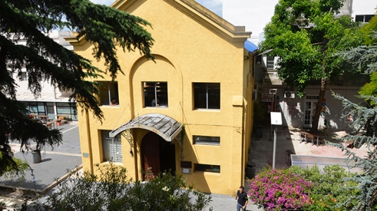 Fotografía con vista exterior de la Biblioteca
