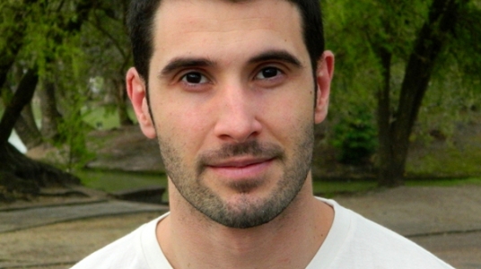 Fotografía del docente Gastón Ares