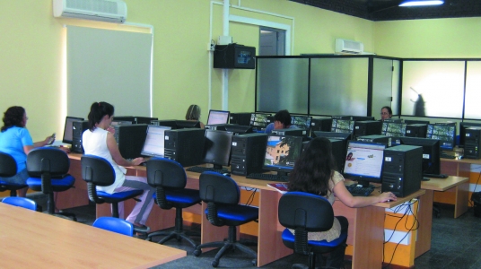 Fotografía de la sala de navegación de la Facultad