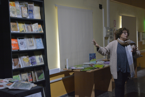 Prof. Adj. Mag. Silvia Montañez Fierro presentando “El orden de las cosas” 