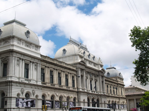 Fachada de la Universidad de la República