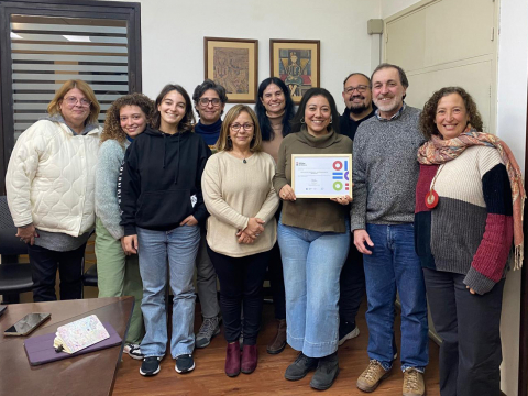 Integrantes del Consejo con el Certificado otorgado a la Facultad de Psicología