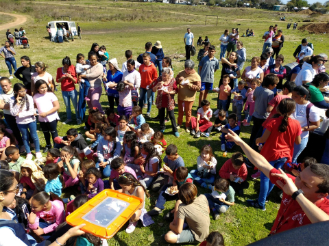 Fotografía tomada durante la actividad en el barrio Don Atilio de Salto