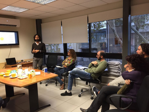 fotografía Ciclo de presentaciones de tesis de posgrados "Café académico"