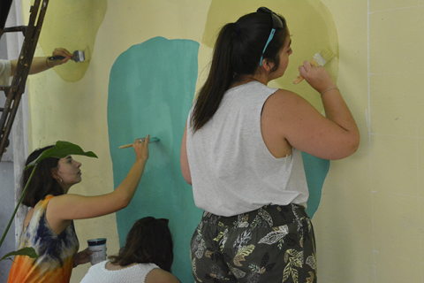 Instalación artístico-escultórica en el patio de la Facultad