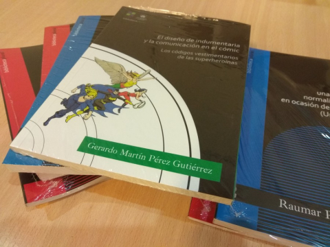 Fotografía en la que se ven algunas de las publicaciones, pertenecientes a la Colección, que serán presentadas