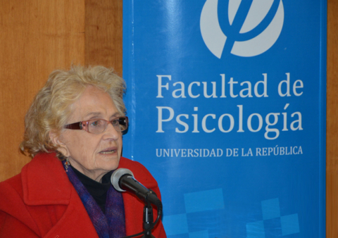 Fotografía de Ida Holz durante la actividad