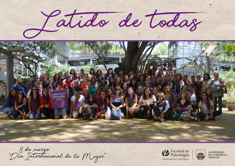 Fotografía de mujeres, estudiantes, egresadas, funcionarias y docentes de la Facultad de Psicología